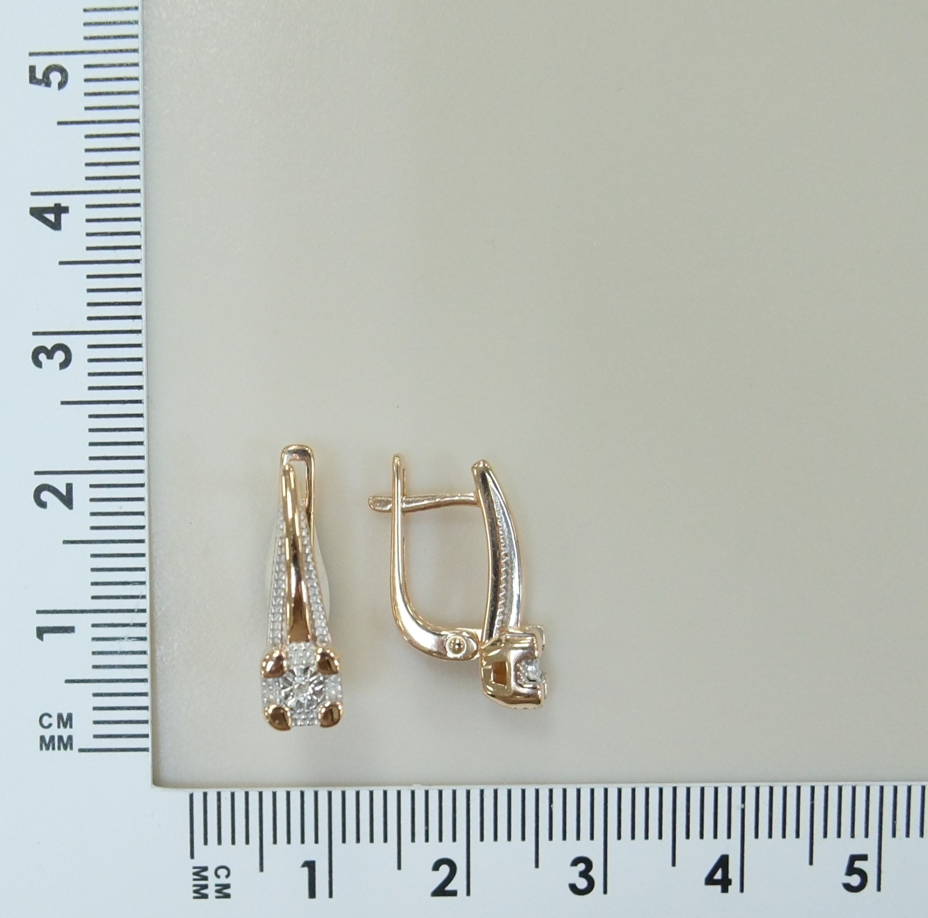 Серебряные серьги с бриллиантами